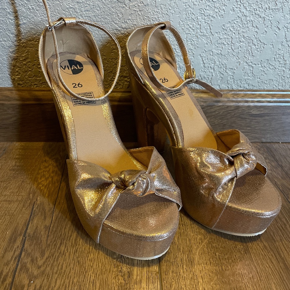 High heels / sandals